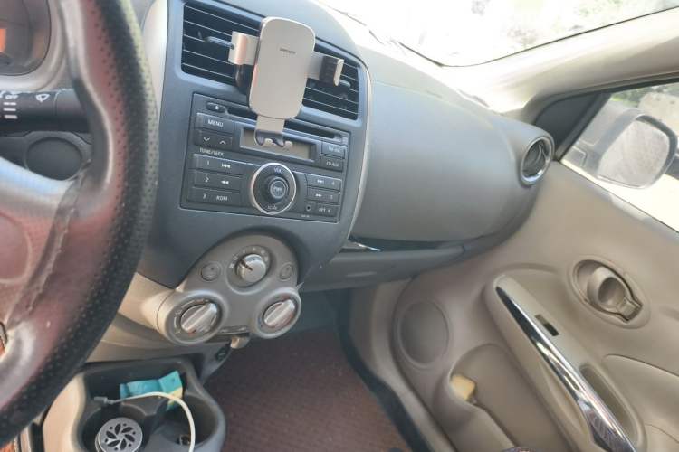 Used Nissan Sunny 2011 1.5XE Manual Comfort Edition Audio And AC Panel