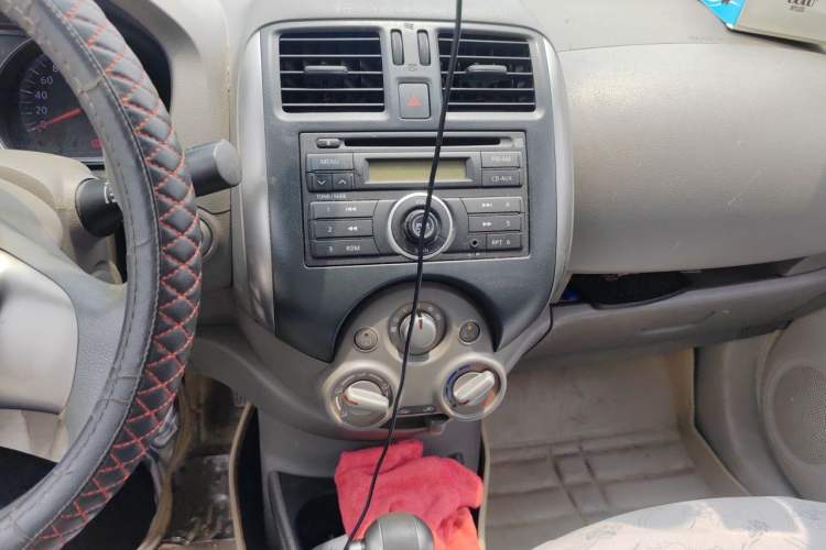 Used Nissan Sunny 2011 1.5XL CVT Luxury Edition Audio And AC Panel