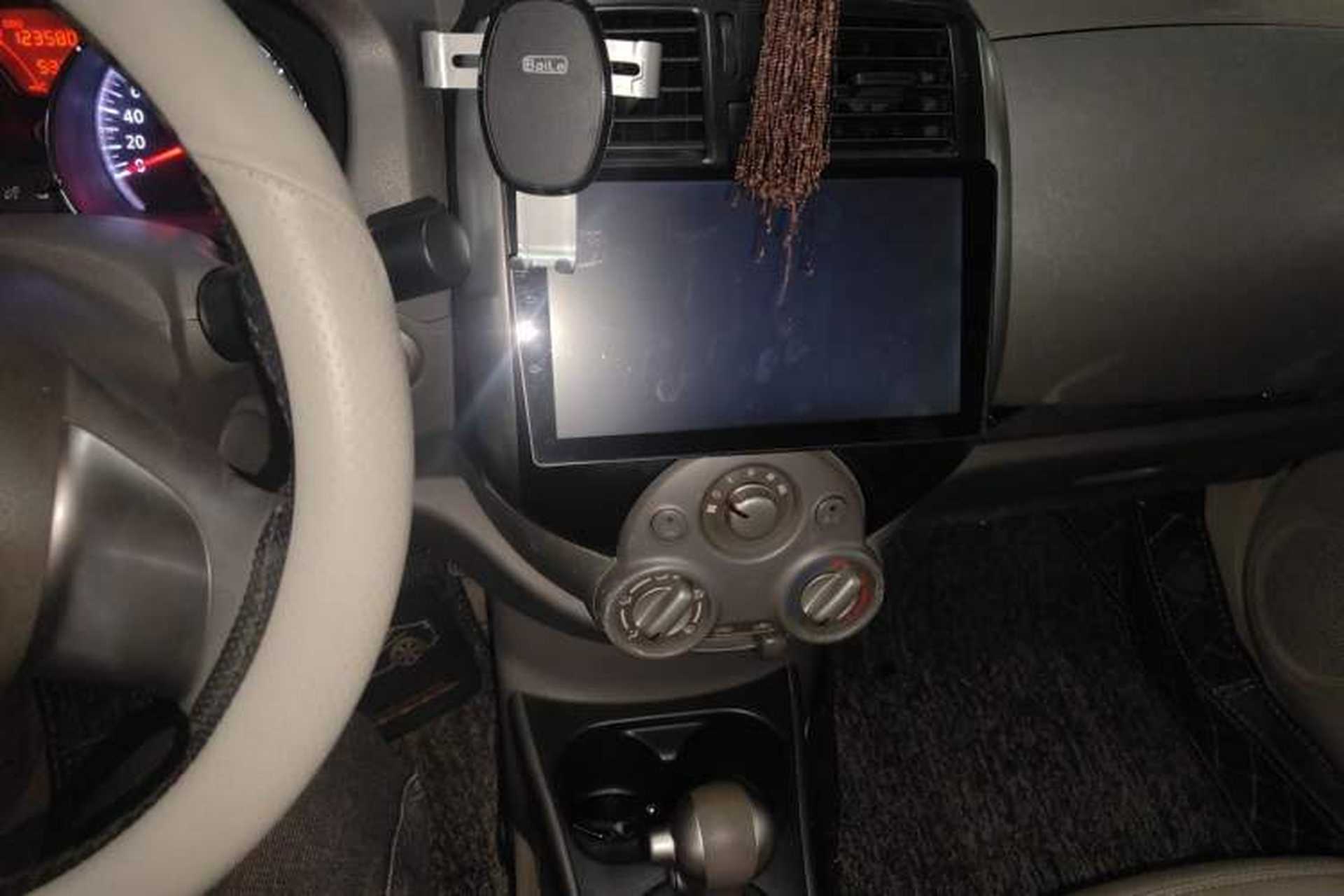 Used Nissan Sunny 2011 1.5XL CVT Luxury Edition Audio And AC Panel