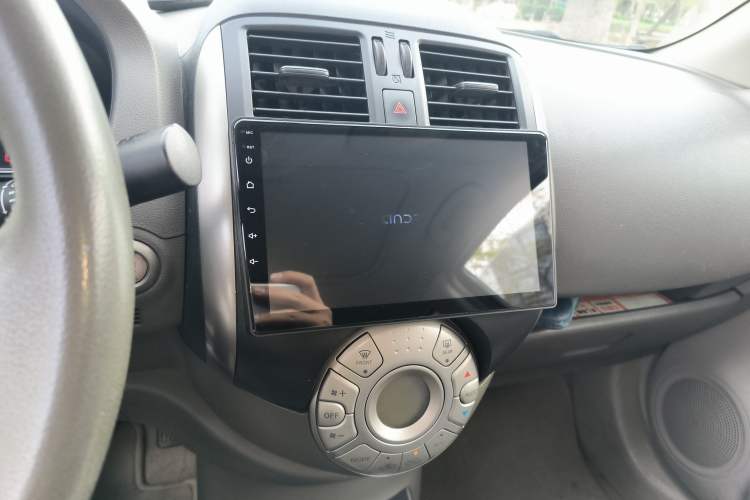 Used Nissan Sunny 2011 1.5XV CVT Deluxe Edition Audio And AC Panel