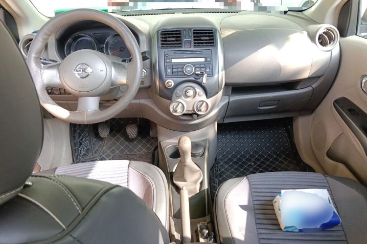 Used Nissan Sunny 2011 1.5XL Manual Deluxe Edition Center Console