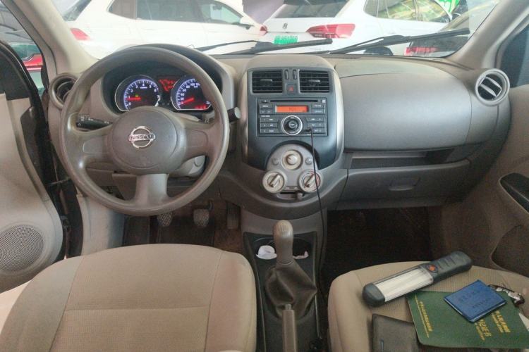 Used Nissan Sunny 2011 1.5XL Manual Deluxe Edition Center Console