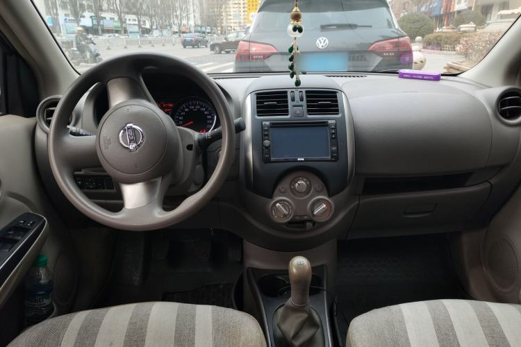 Used Nissan Sunny 2011 1.5XL Manual Deluxe Edition Center Console