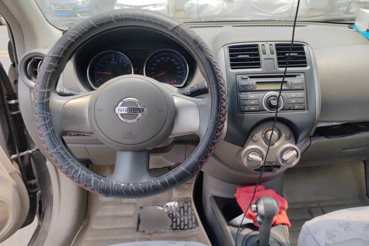 Used Nissan Sunny 2011 1.5XL CVT Luxury Edition Center Console