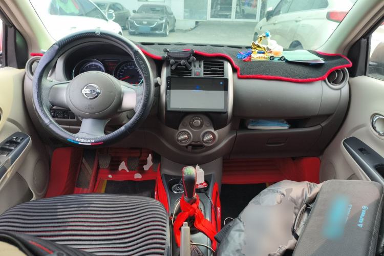 Used Nissan Sunny 2011 1.5XL Manual Deluxe Edition Center Console