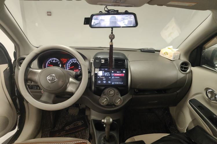 Used Nissan Sunny 2011 1.5XL CVT Luxury Edition Center Console