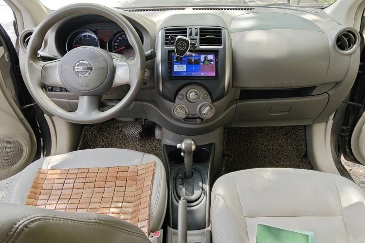 Used Nissan Sunny 2011 1.5XL CVT Luxury Edition Center Console