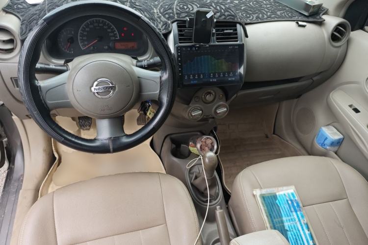Used Nissan Sunny 2011 1.5XE Manual Comfort Edition Center Console