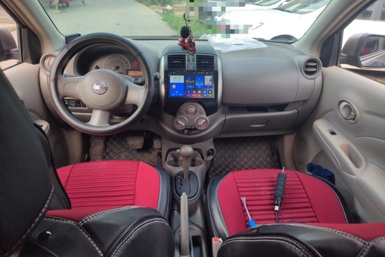 Used Nissan Sunny 2011 1.5XE CVT Comfort Edition Center Console