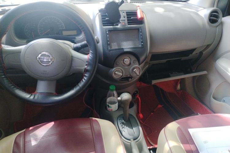Used Nissan Sunny 2011 1.5XE CVT Comfort Edition Center Console