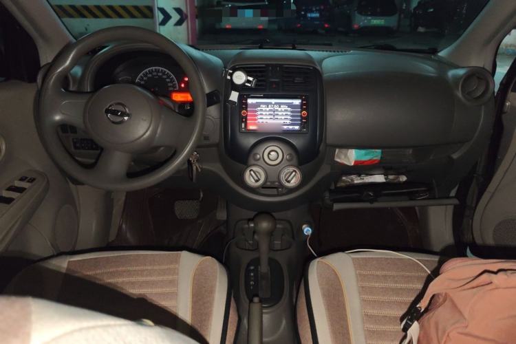 Used Nissan Sunny 2011 1.5XE CVT Comfort Edition Center Console
