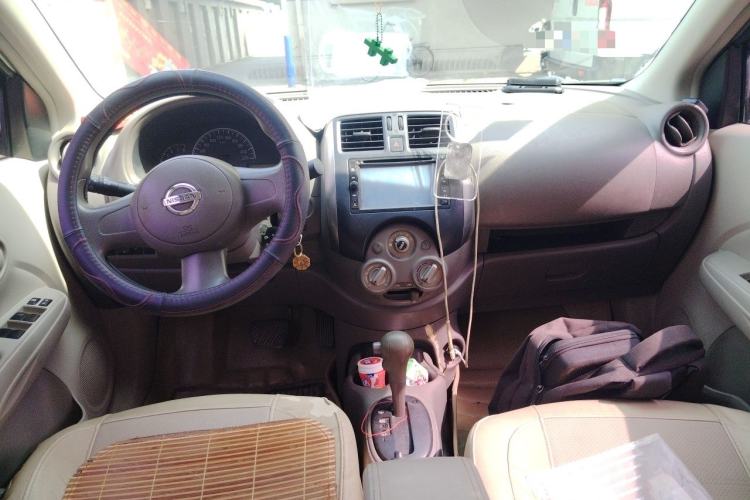 Used Nissan Sunny 2011 1.5XE CVT Comfort Edition Center Console