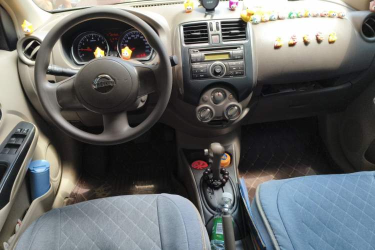 Used Nissan Sunny 2011 1.5XL CVT Luxury Edition Center Console