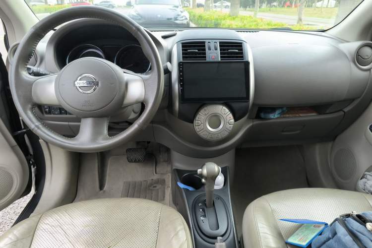 Used Nissan Sunny 2011 1.5XV CVT Deluxe Edition Center Console