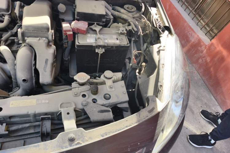 Used Nissan Sunny 2011 1.5XE Manual Comfort Edition Engine Bay Left