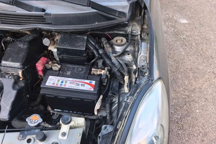 Used Nissan Sunny 2011 1.5XL Manual Deluxe Edition Engine Bay Left