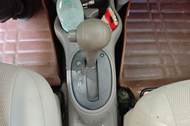Used Nissan Sunny 2011 1.5XE CVT Comfort Edition Gear Lever