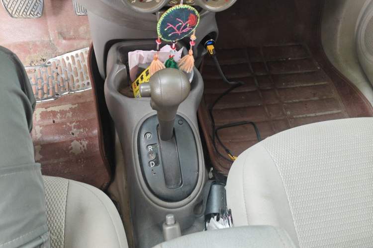 Used Nissan Sunny 2011 1.5XE CVT Comfort Edition Gear Lever