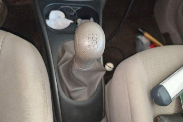Used Nissan Sunny 2011 1.5XL Manual Deluxe Edition Gear Lever