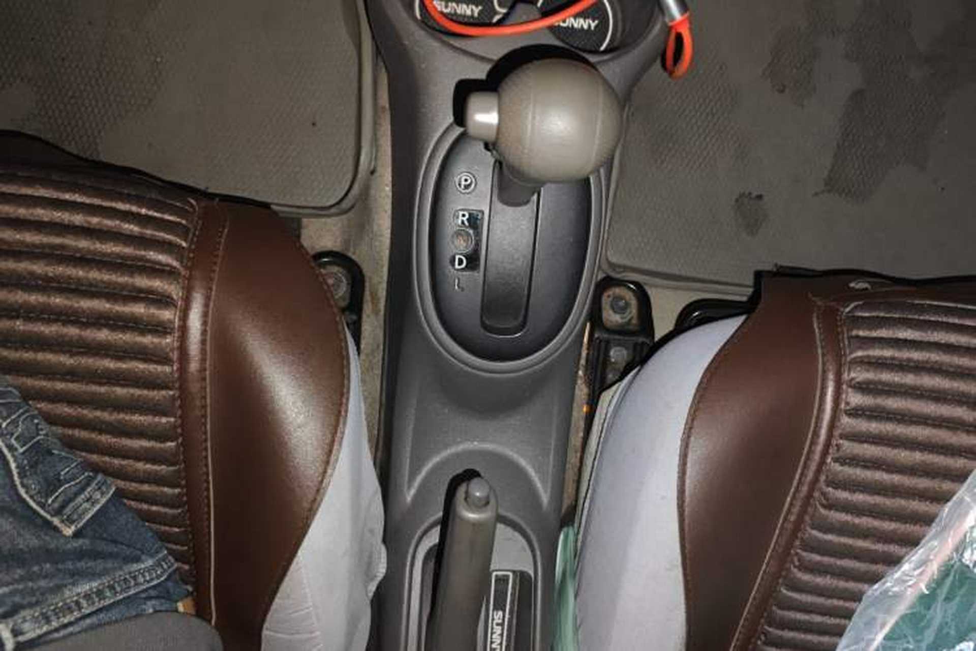 Used Nissan Sunny 2011 1.5XE CVT Comfort Edition Gear Lever