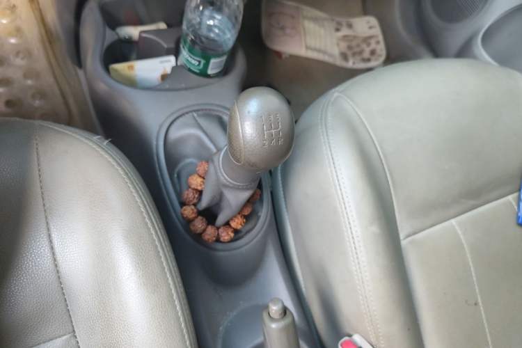 Used Nissan Sunny 2011 1.5XE Manual Comfort Edition Gear Lever