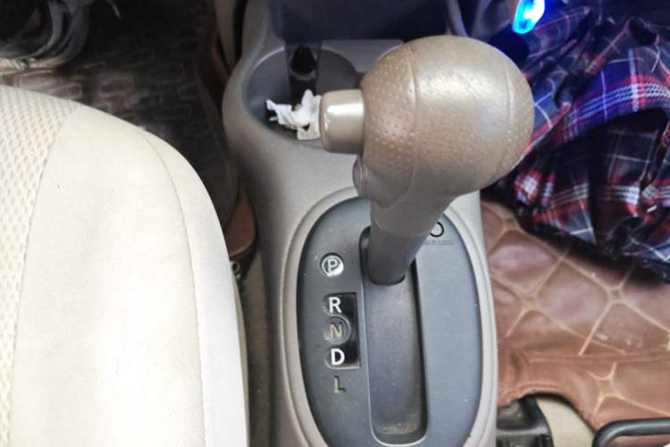 Used Nissan Sunny 2011 1.5XE CVT Comfort Edition Gear Lever