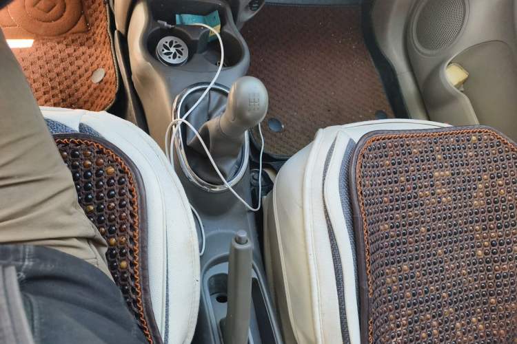 Used Nissan Sunny 2011 1.5XE Manual Comfort Edition Gear Lever
