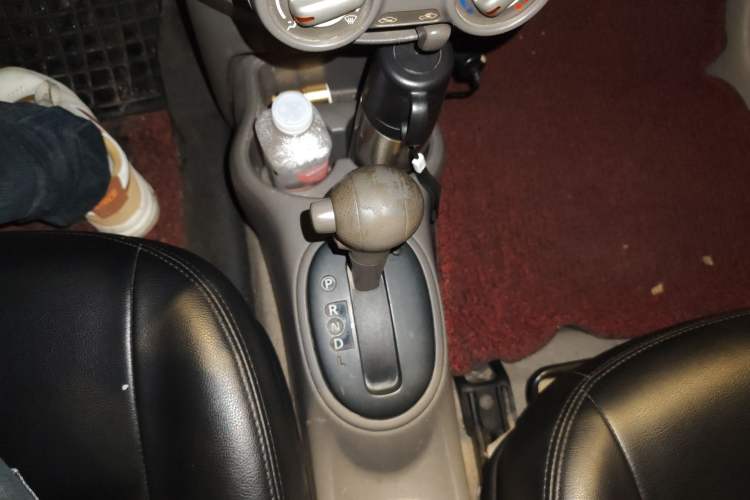 Used Nissan Sunny 2011 1.5XE CVT Comfort Edition Gear Lever