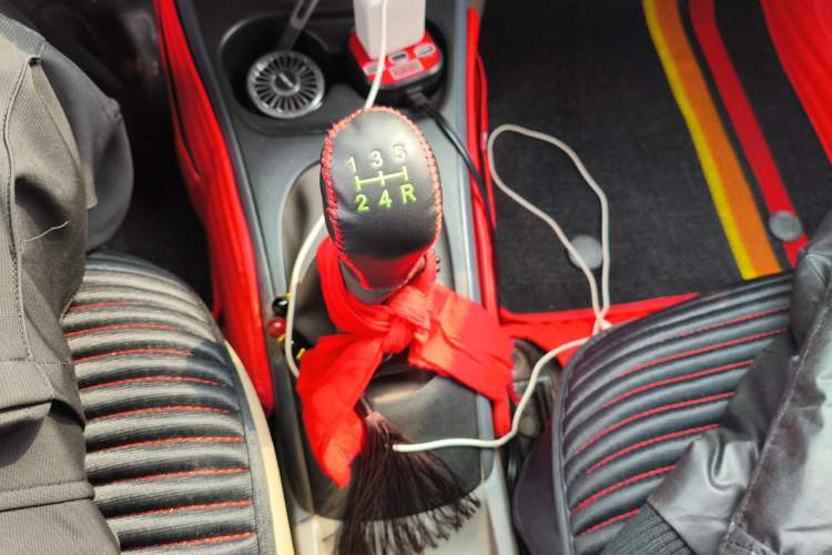 Used Nissan Sunny 2011 1.5XL Manual Deluxe Edition Gear Lever