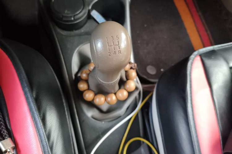 Used Nissan Sunny 2011 1.5XL Manual Deluxe Edition Gear Lever