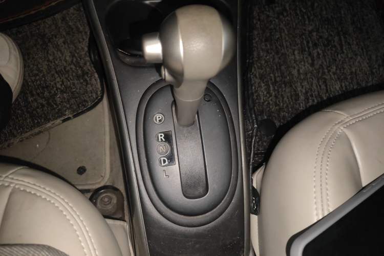 Used Nissan Sunny 2011 1.5XL CVT Luxury Edition Gear Lever