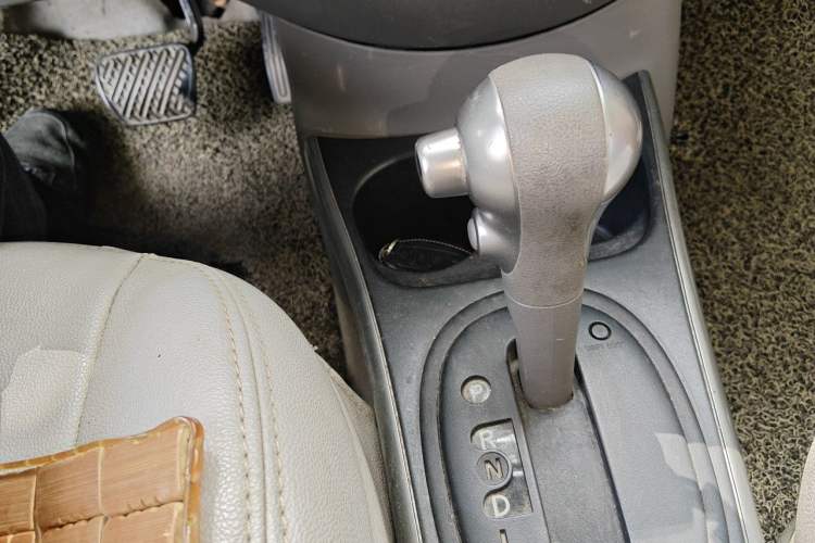 Used Nissan Sunny 2011 1.5XL CVT Luxury Edition Gear Lever
