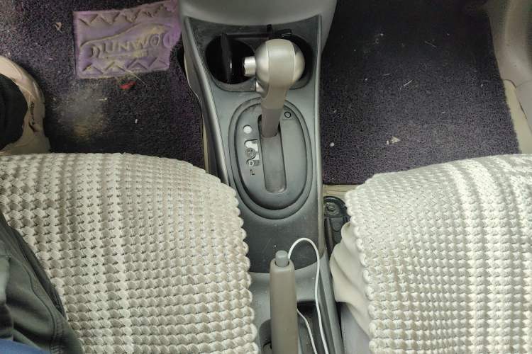 Used Nissan Sunny 2011 1.5XL CVT Luxury Edition Gear Lever