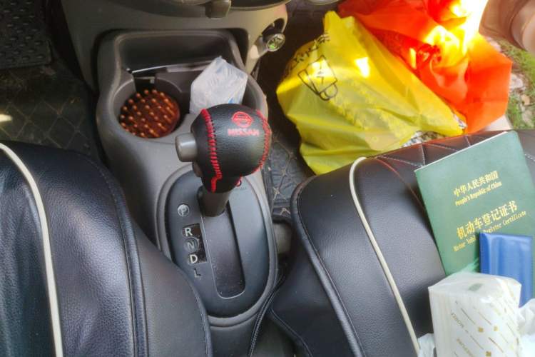 Used Nissan Sunny 2011 1.5XE CVT Comfort Edition Gear Lever