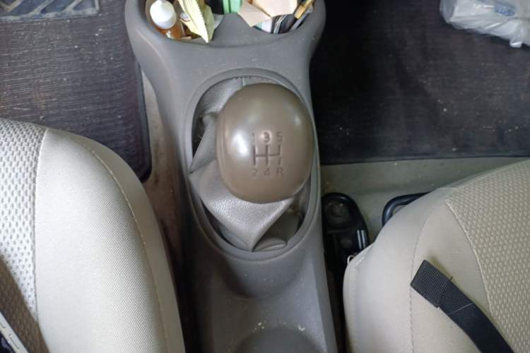 Used Nissan Sunny 2011 1.5XE Manual Comfort Edition Gear Lever