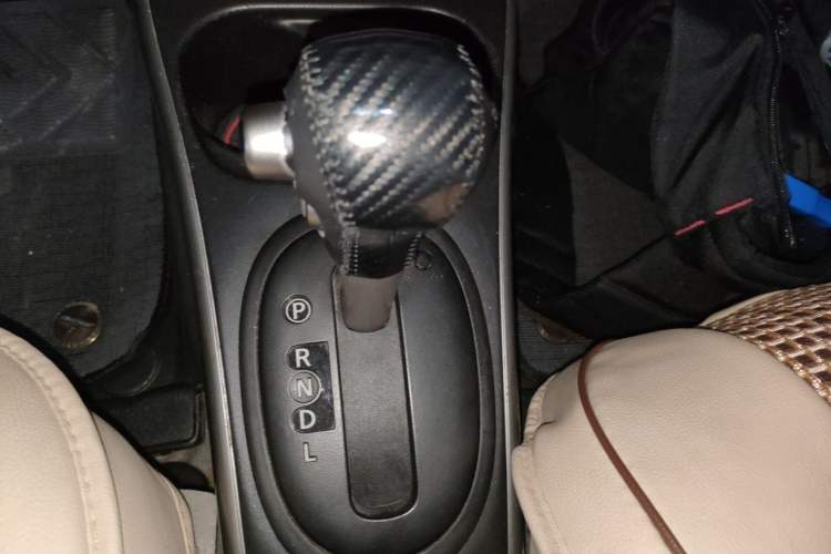 Used Nissan Sunny 2011 1.5XL CVT Luxury Edition Gear Lever