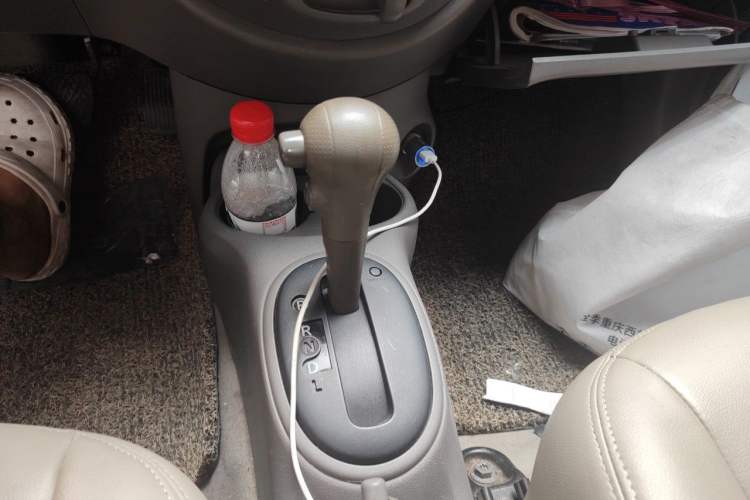 Used Nissan Sunny 2011 1.5XE CVT Comfort Edition Gear Lever