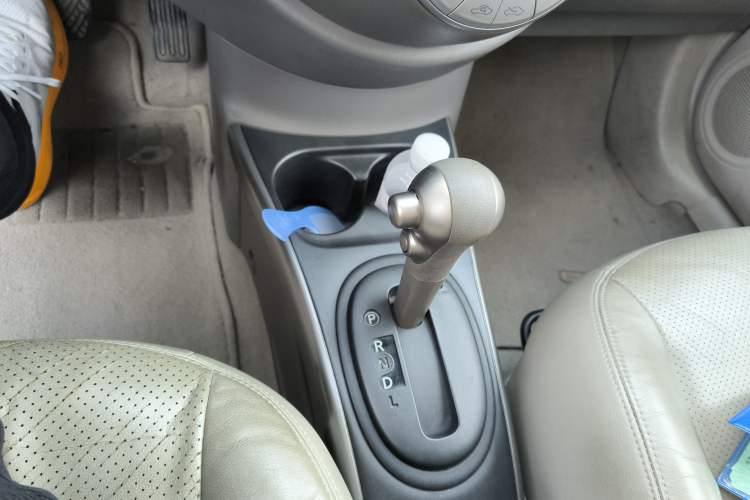 Used Nissan Sunny 2011 1.5XV CVT Deluxe Edition Gear Lever