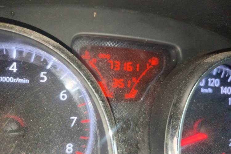 Used Nissan Sunny 2011 1.5XL Manual Deluxe Edition Odometer Close Up