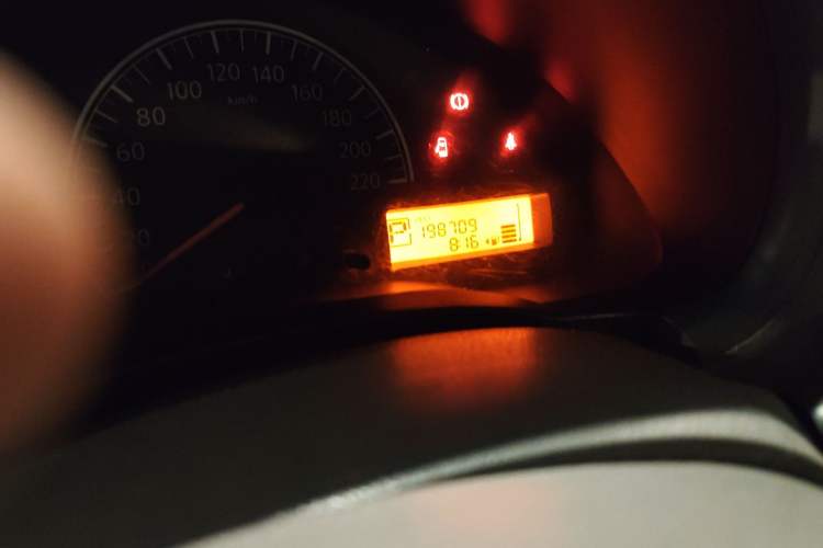 Used Nissan Sunny 2011 1.5XE CVT Comfort Edition Odometer Close Up