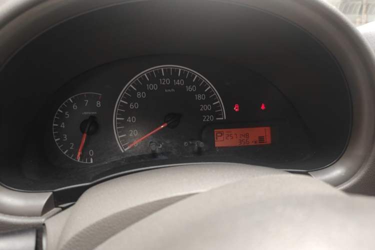 Used Nissan Sunny 2011 1.5XE CVT Comfort Edition Odometer Close Up