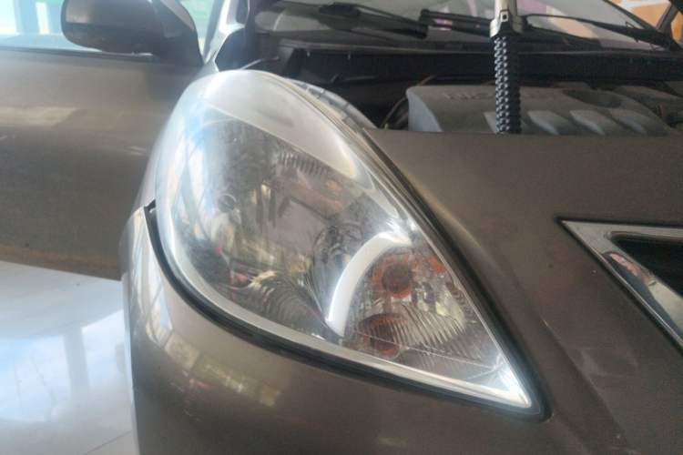 Used Nissan Sunny 2011 1.5XL Manual Deluxe Edition Right Front Headlight