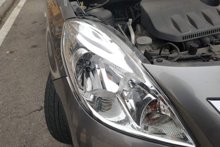 Used Nissan Sunny 2011 1.5XL Manual Deluxe Edition Right Front Headlight