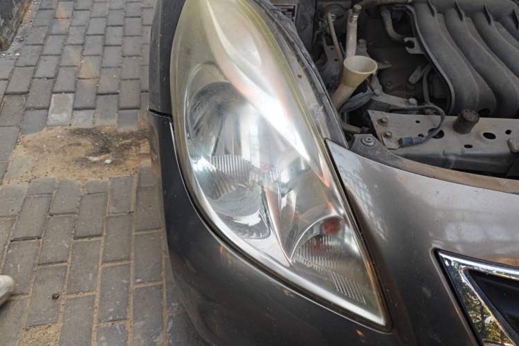 Used Nissan Sunny 2011 1.5XE Manual Comfort Edition Right Front Headlight