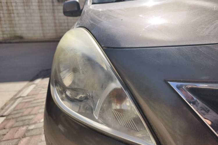 Used Nissan Sunny 2011 1.5XE Manual Comfort Edition Right Front Headlight