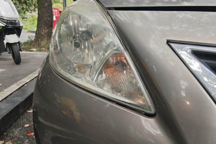 Used Nissan Sunny 2011 1.5XL CVT Luxury Edition Right Front Headlight