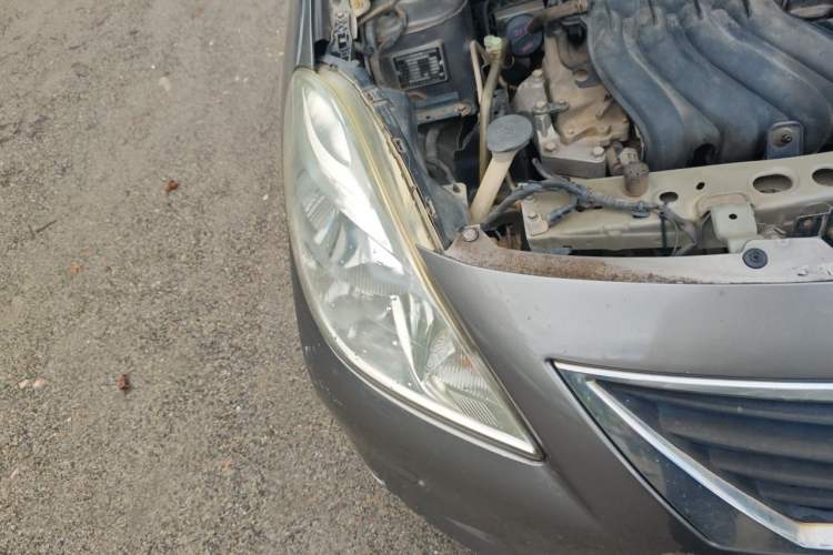 Used Nissan Sunny 2011 1.5XE Manual Comfort Edition Right Front Headlight