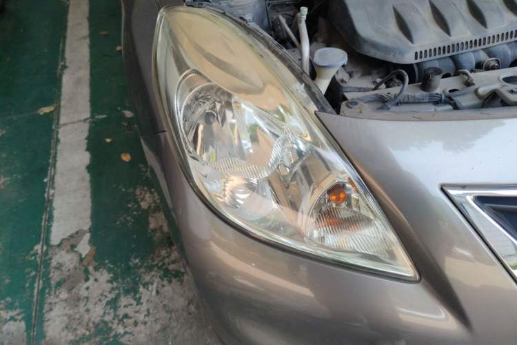 Used Nissan Sunny 2011 1.5XL Manual Deluxe Edition Right Front Headlight