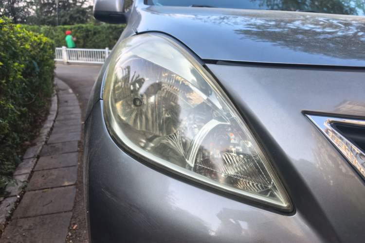 Used Nissan Sunny 2011 1.5XL Manual Deluxe Edition Right Front Headlight