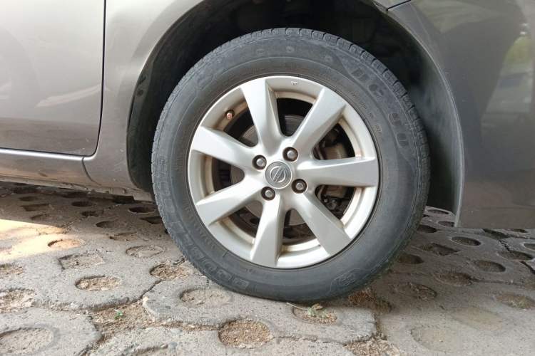 Used Nissan Sunny 2011 1.5XL Manual Deluxe Edition Right Front Wheel Hub